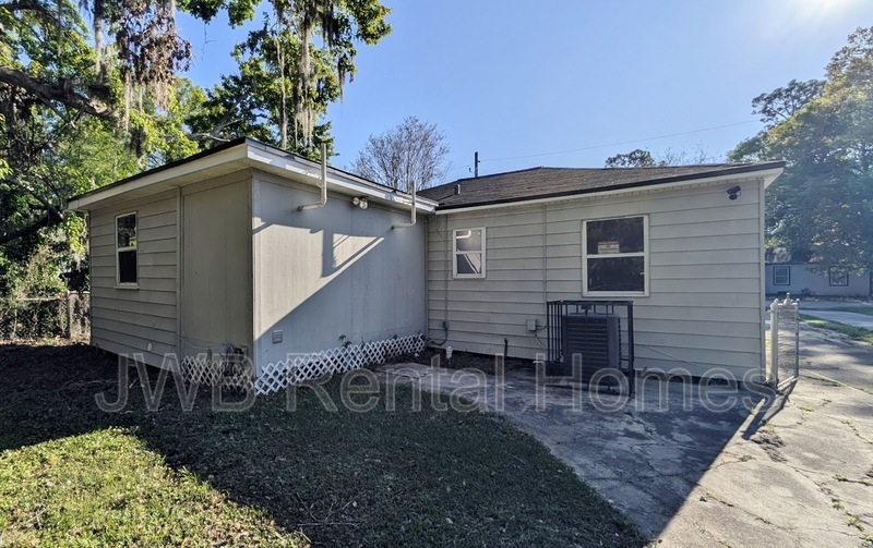 Building Photo - 764 Mamie Rd