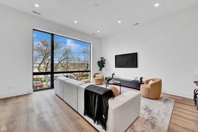 Building Photo - 1606 W Hastings St