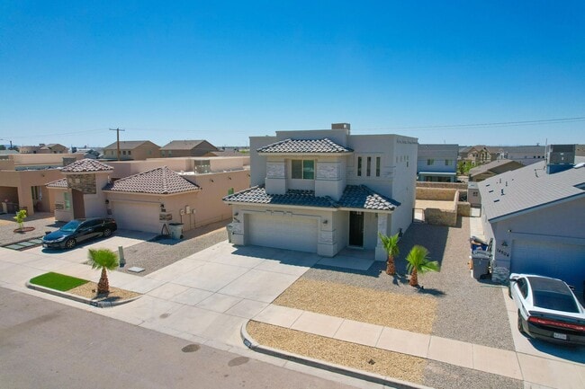 Building Photo - Beautiful 4 bed/2.5 baths in the desirable...
