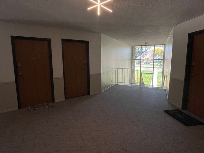 Building Photo - Main Floor, Excellent Condition, Video Wal...