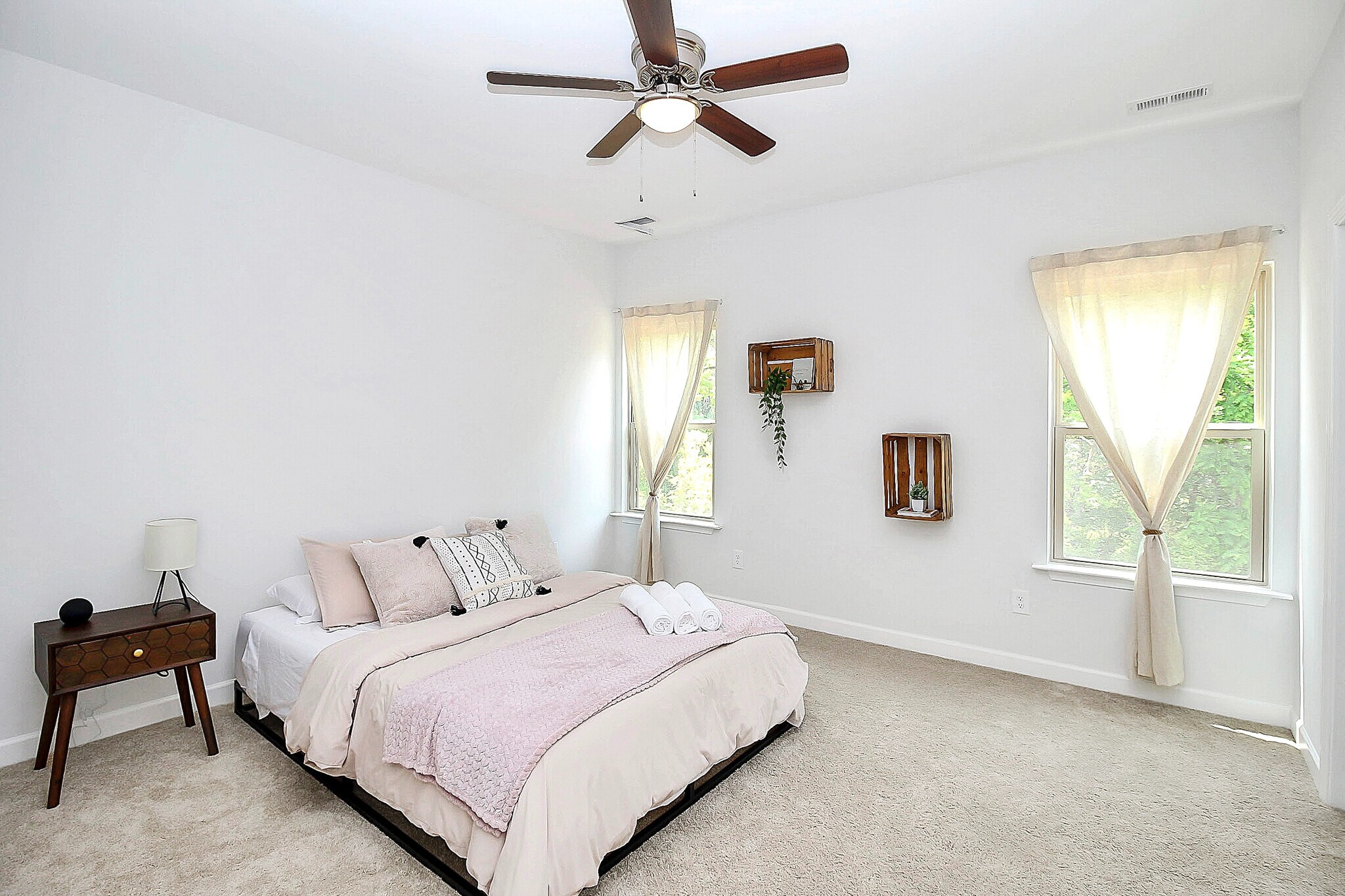 Building Photo - Room in House on Hunters Crossing Ln