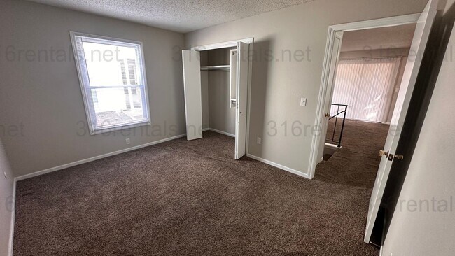 Building Photo - $1250 - 3 room 2 bath - Apartment located in Riverside