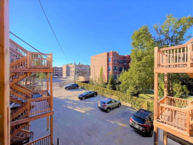 Building Photo - Indiana Ave 4852-58 118-124