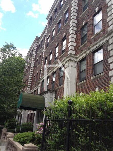 Building Photo - 247 Chestnut Hill Ave
