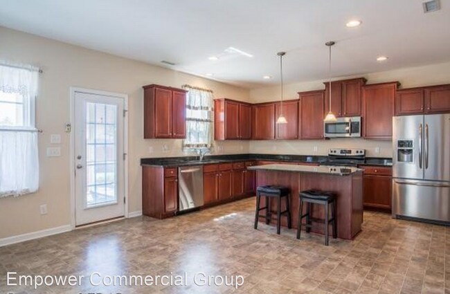 Building Photo - 4 br, 2.5 bath House - 807 Highgrove Drive