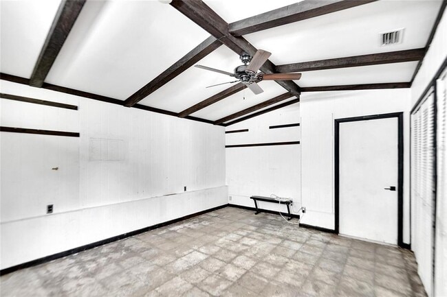 Building Photo - 11718 N Ola Ave