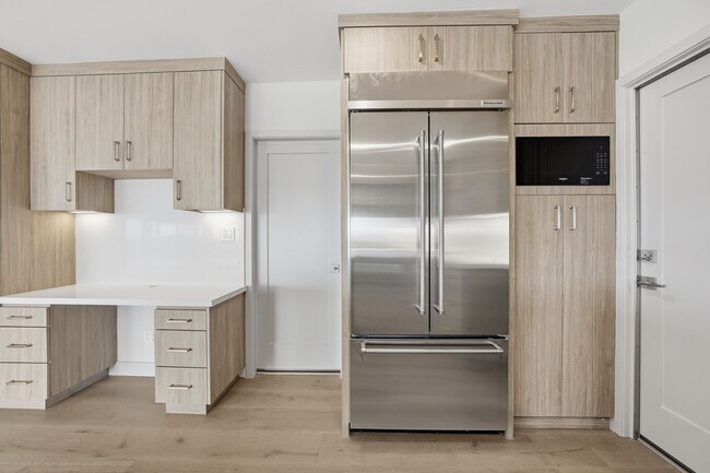 Building Photo - 5527 Burning Tree Dr