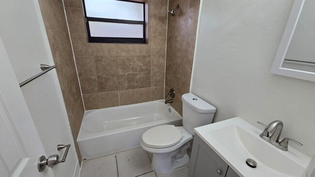 Building Photo - 6134 SW 40th Ct