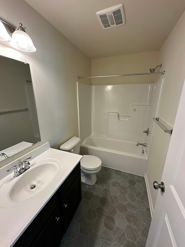 Building Photo - 124 High Pointe Dr