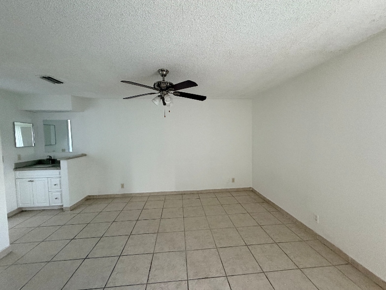 Building Photo - 2521 NW 56th Ave