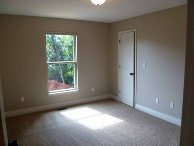 Building Photo - 3 Bedroom 2.5 Bathroom Home- Smithton Ridg...