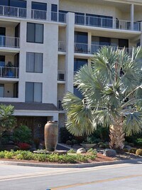Building Photo - 910 Island Dr