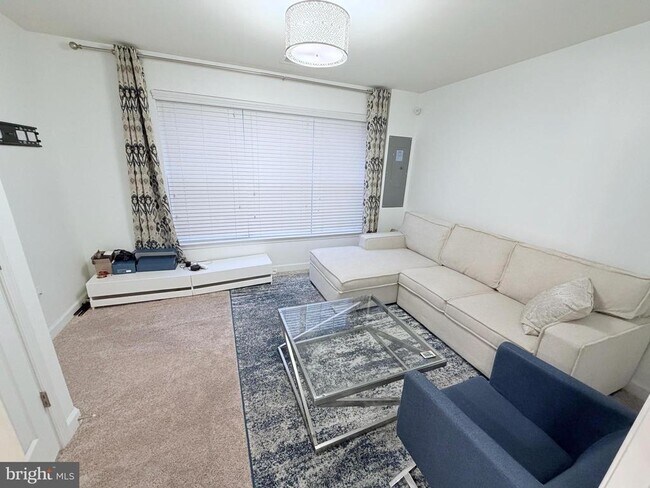 Building Photo - 7232 Barrberry Ln