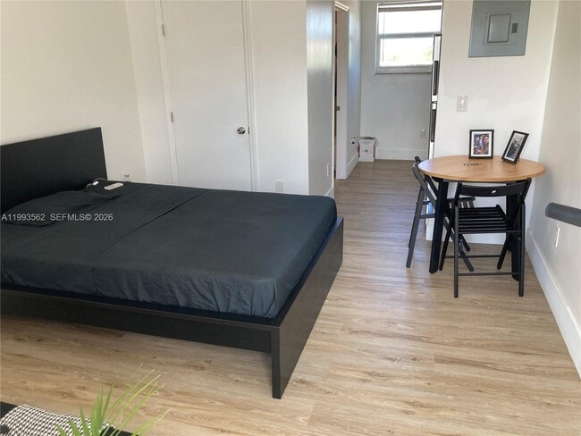 Building Photo - 1815 NW 1st Ct