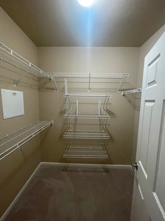 Building Photo - Discover Your Dream Lifestyle: Luxury Cond...