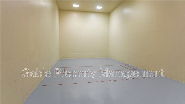 Building Photo - 5515 Canoga Ave