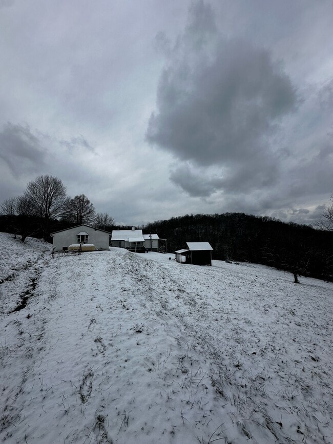 Building Photo - 223 Vinegar Hill Rd