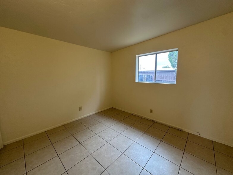 Building Photo - 2814 N Fontana Ave