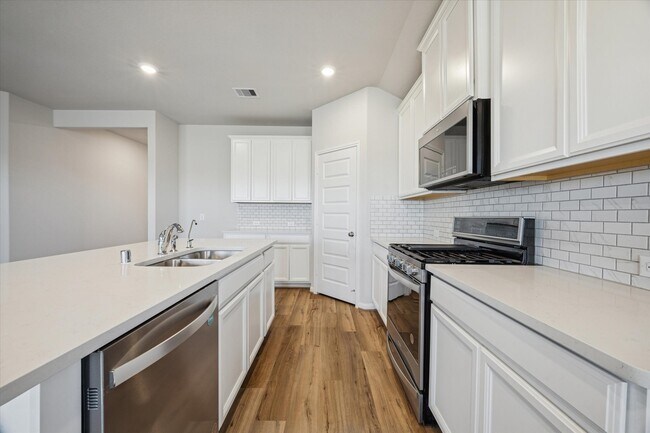 Building Photo - 10008 Deussen Ln