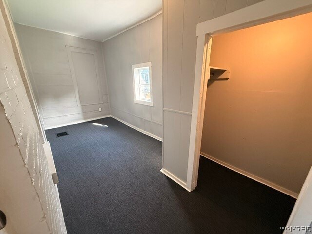 Building Photo - 491 Emslie St
