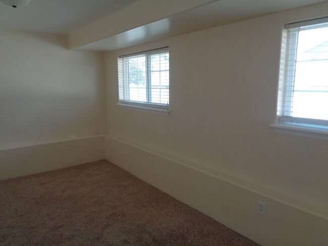 Building Photo - 5 Bed/ 3 Bath/ 2 Car Garage Open Floor Plan Home in Billings Heights