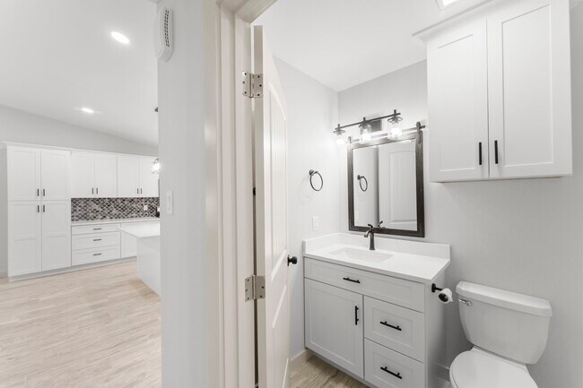 Building Photo - 5 Canyon Oak Pl