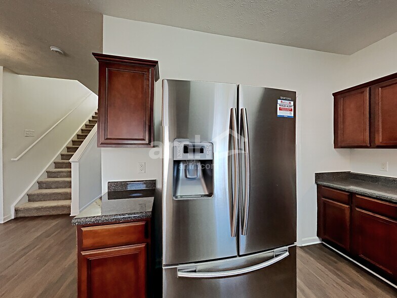 Building Photo - 600 Pemberton Dr