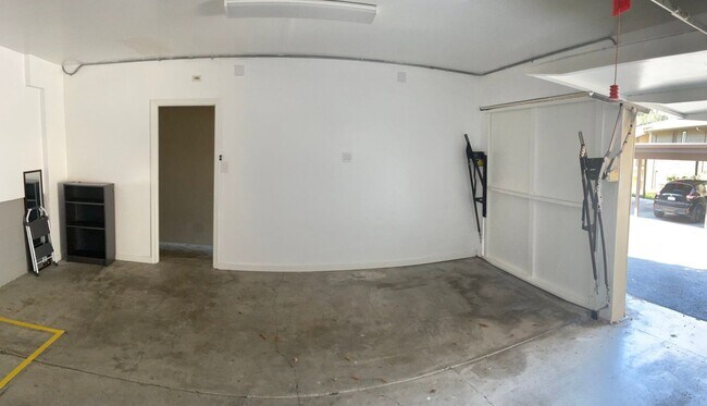 Building Photo - 1061 Cedar Ct