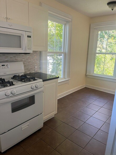 Building Photo - 896 Quinnipiac Ave