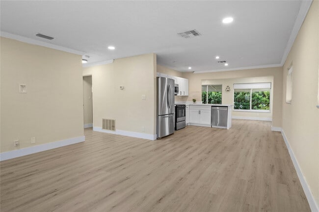 Building Photo - 4514 NW 49th Dr