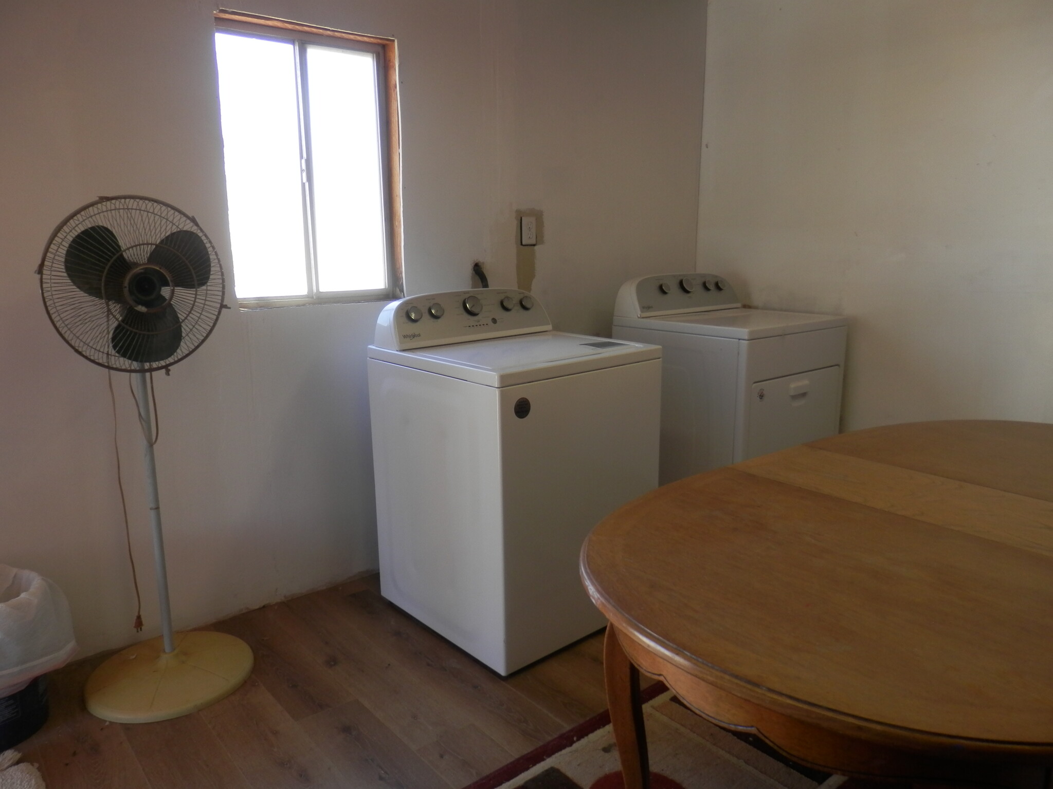 Laundry facility Available. - 1050 Alta Ave