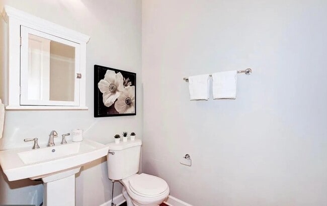 Building Photo - 213-211 11th St NE