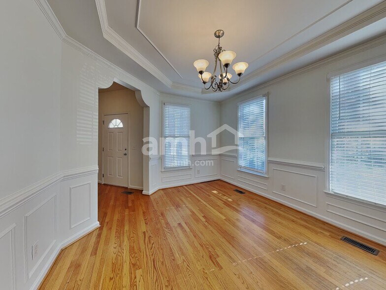 Building Photo - 905 Alba Rose Ln