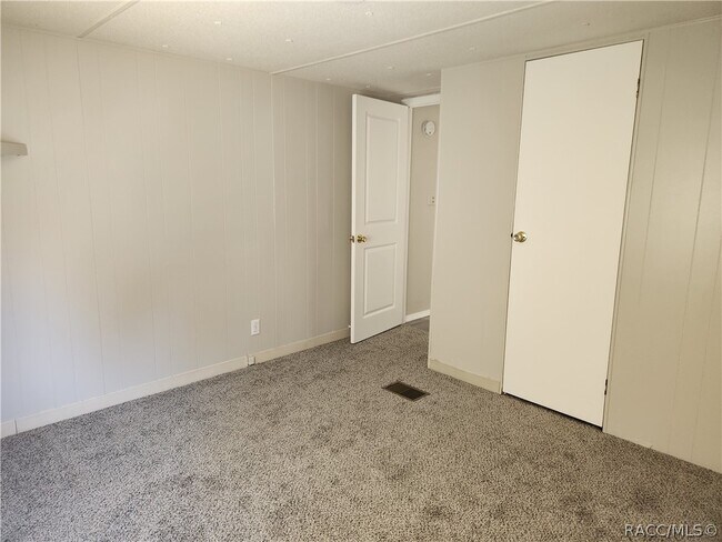 Building Photo - 922 S Sunfish Ave