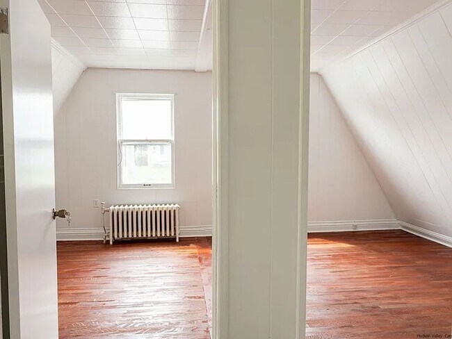 Building Photo - 2 Bedroom Single-Family Home, Newburgh