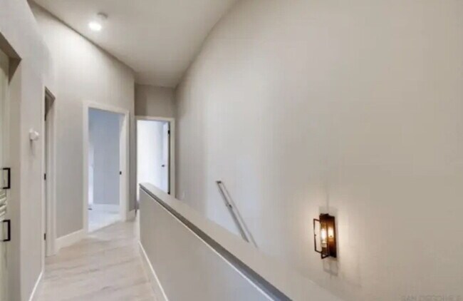 Building Photo - $3,300 - 3 Bed / 2.5 Bath Upgraded Townhome in The Knolls Community