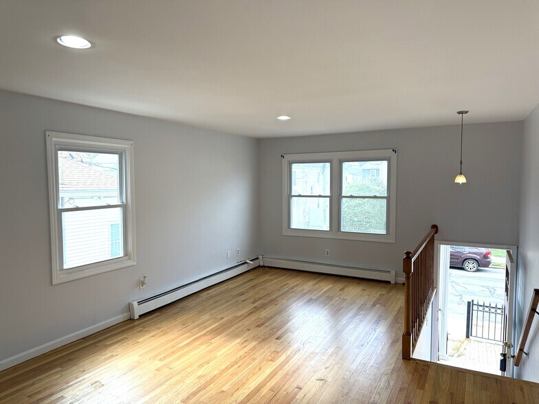 Building Photo - 497 Garfield Ave