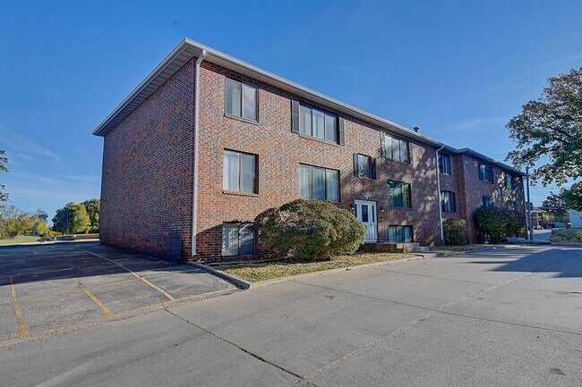 Building Photo - 1215 Oakland Rd NE