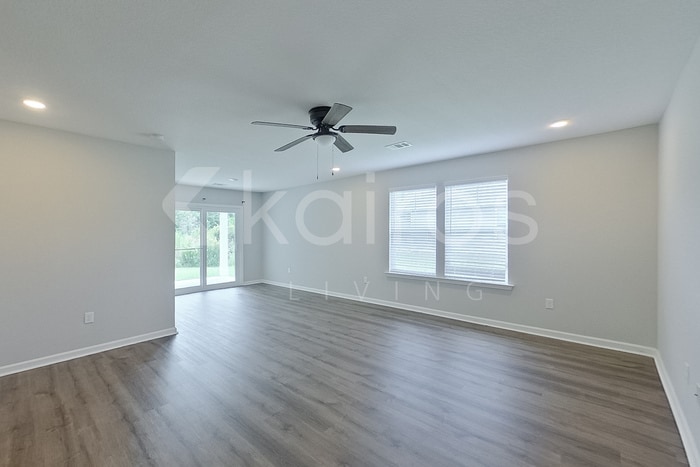 Building Photo - 52 Cottage Grove Dr