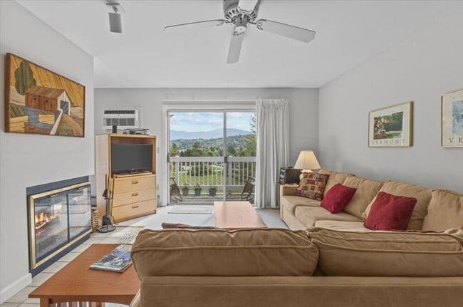 Building Photo - Gorgeous Turnkey 2BR/2BA Mountainside Condo