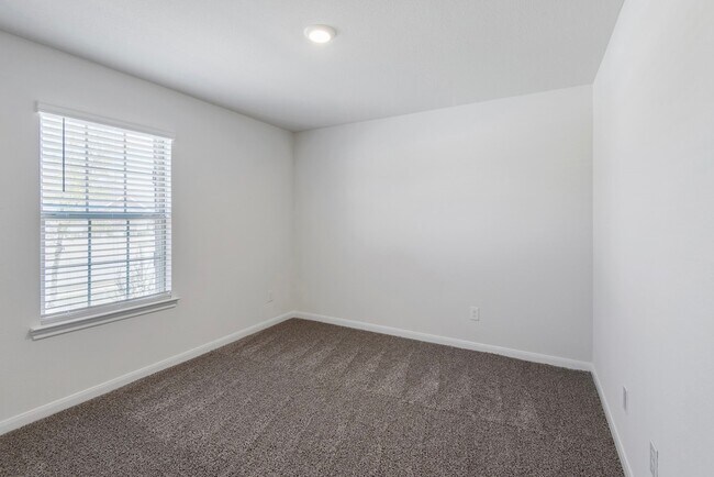 Building Photo - 709 Smokey Trail