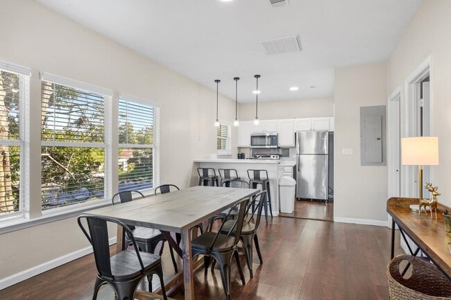 Building Photo - 1516 S Adams St