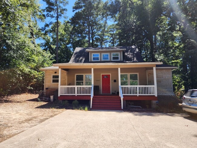 Building Photo - NEWER 4 bedroom house