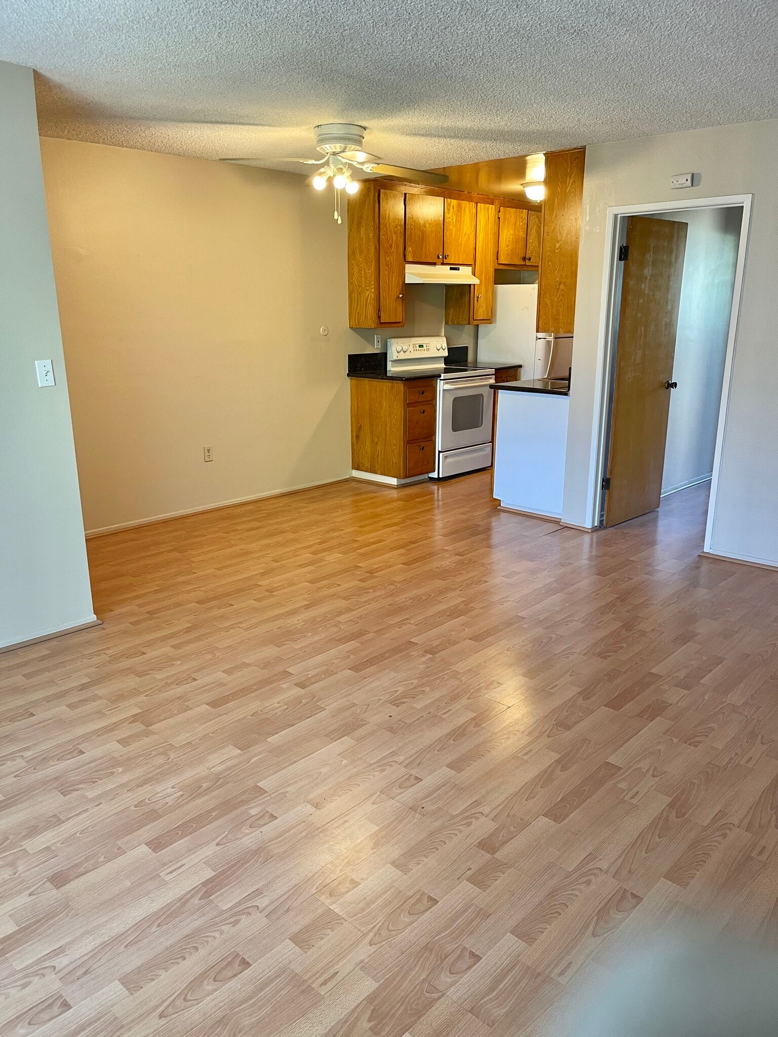 Building Photo - 3146 Rowena Ave