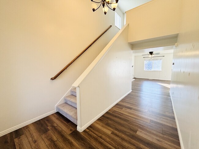 Building Photo - 1094 1825 W