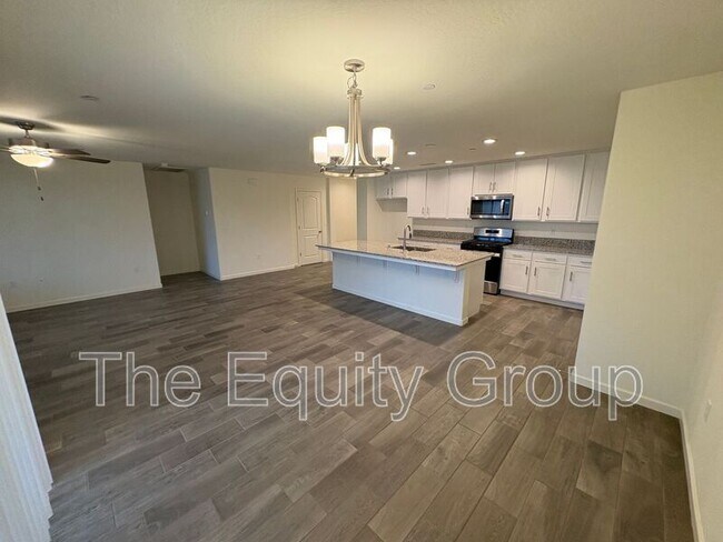 Building Photo - 1946 E School Ave