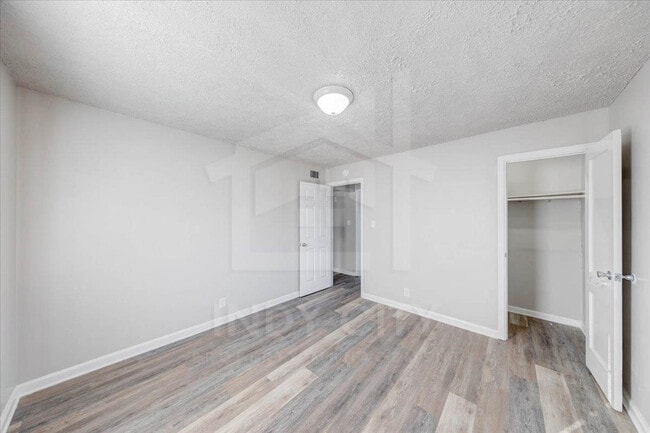 Building Photo - 2854 S Keystone Ave