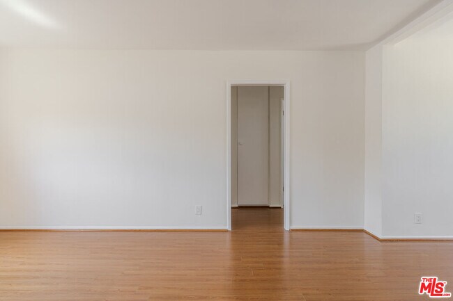 Building Photo - 2210 S Sycamore Ave