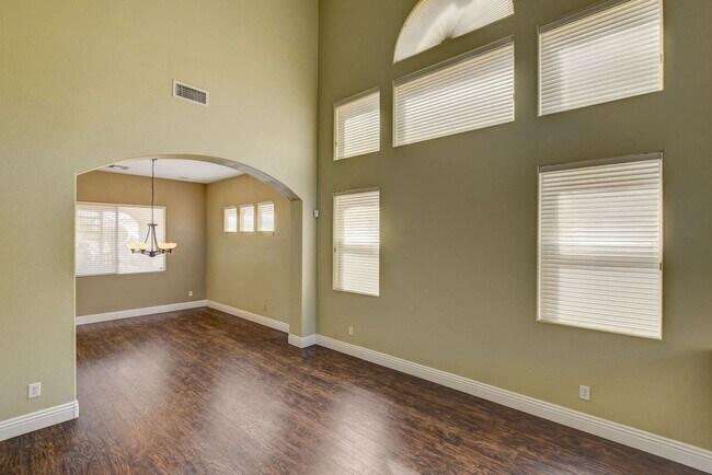 Building Photo - Stunning Summerlin Pool Home!