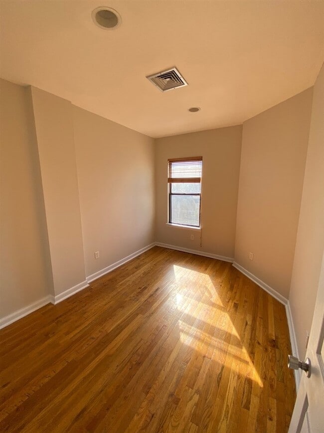 Building Photo - 276 1st St